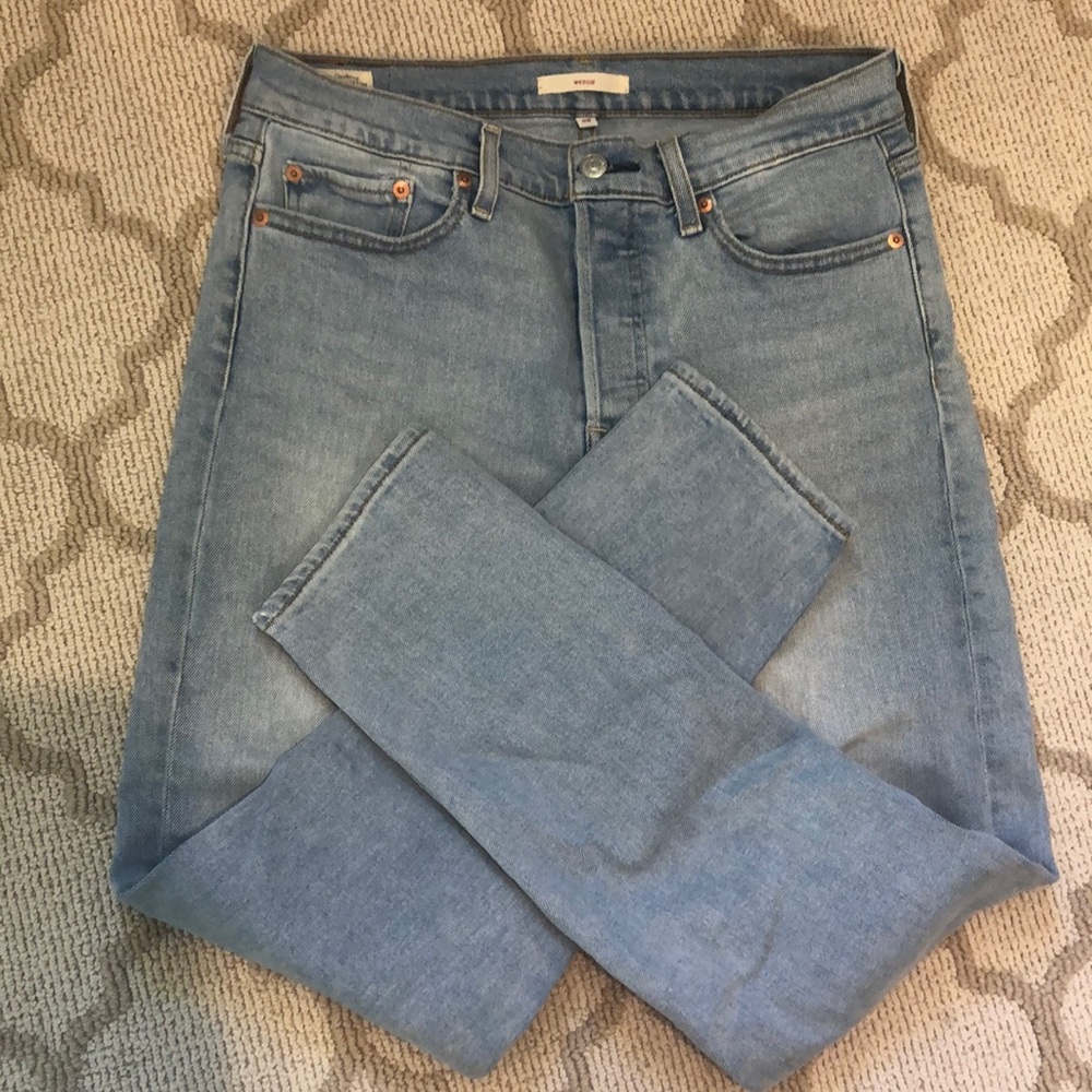 Levi’s light blue jeans